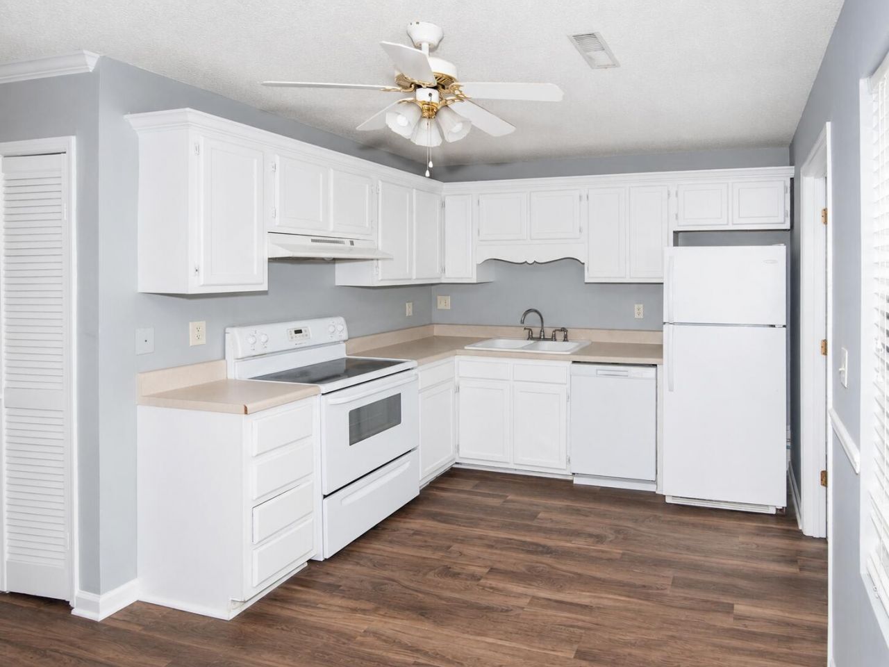1920 Tropicana Road Photo 4
