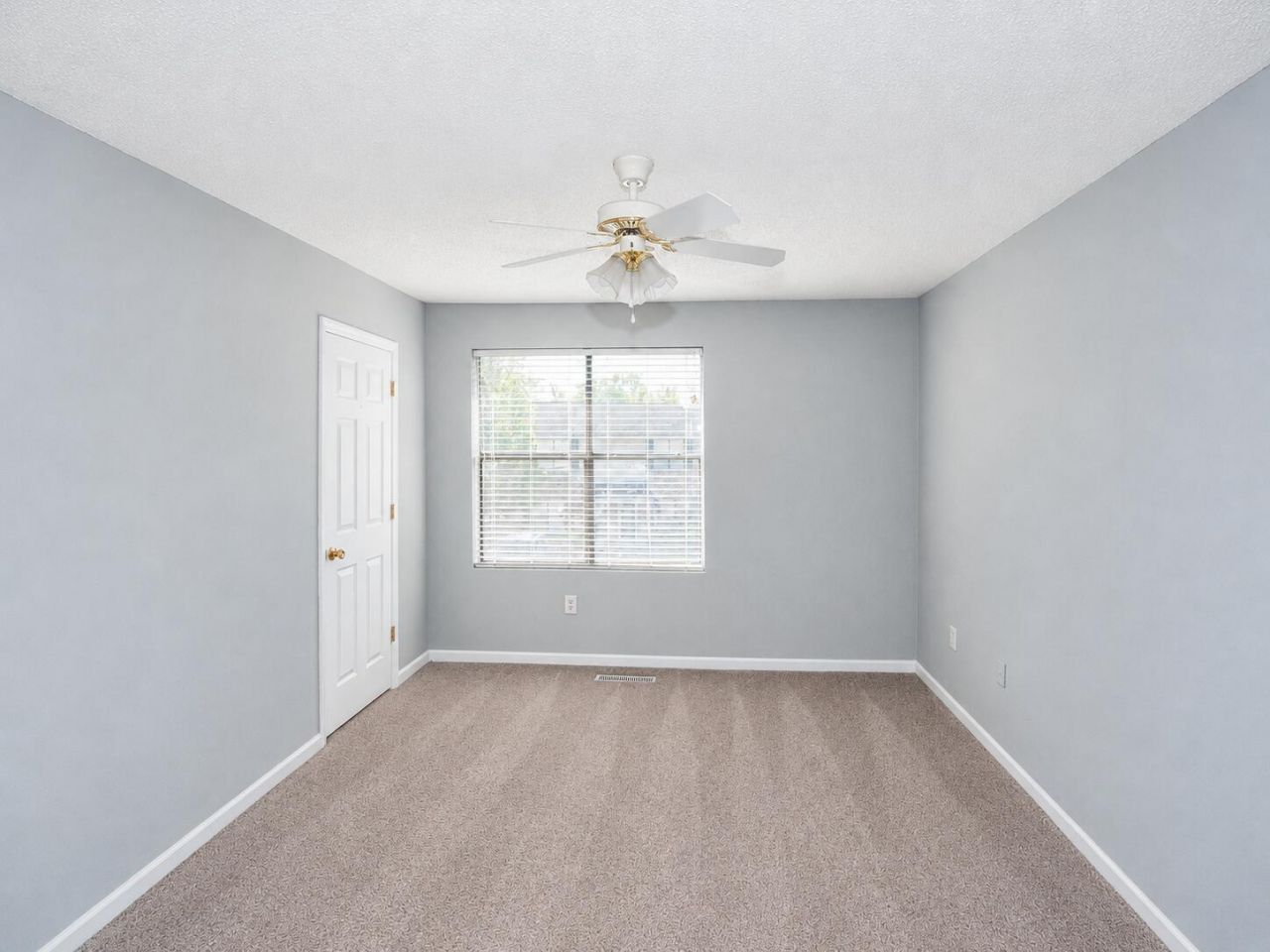 1920 Tropicana Road Photo 8