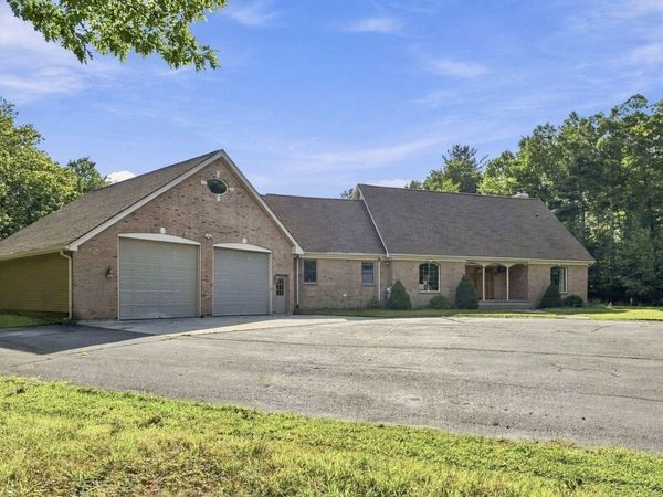 155 Woodland Way, Russell, MA 01071