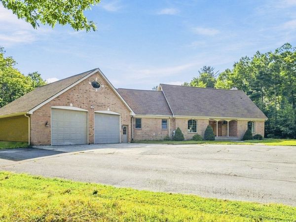 155 Woodland Way, Russell, MA 01071