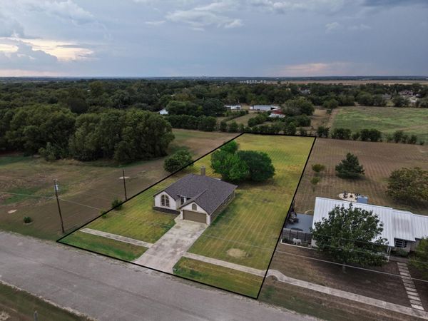 84 Thomas DR, Martindale, TX 78655
