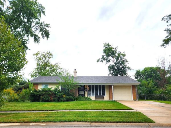 325 Spruce Lane , Elk Grove Village, IL 60007