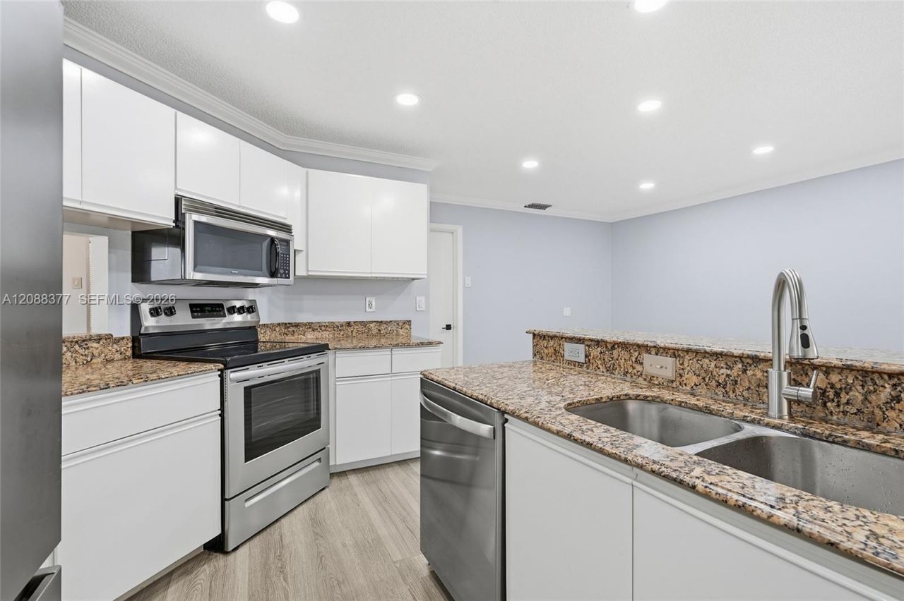 3724 NW 107th Ter, Sunrise, FL 33351 Photo