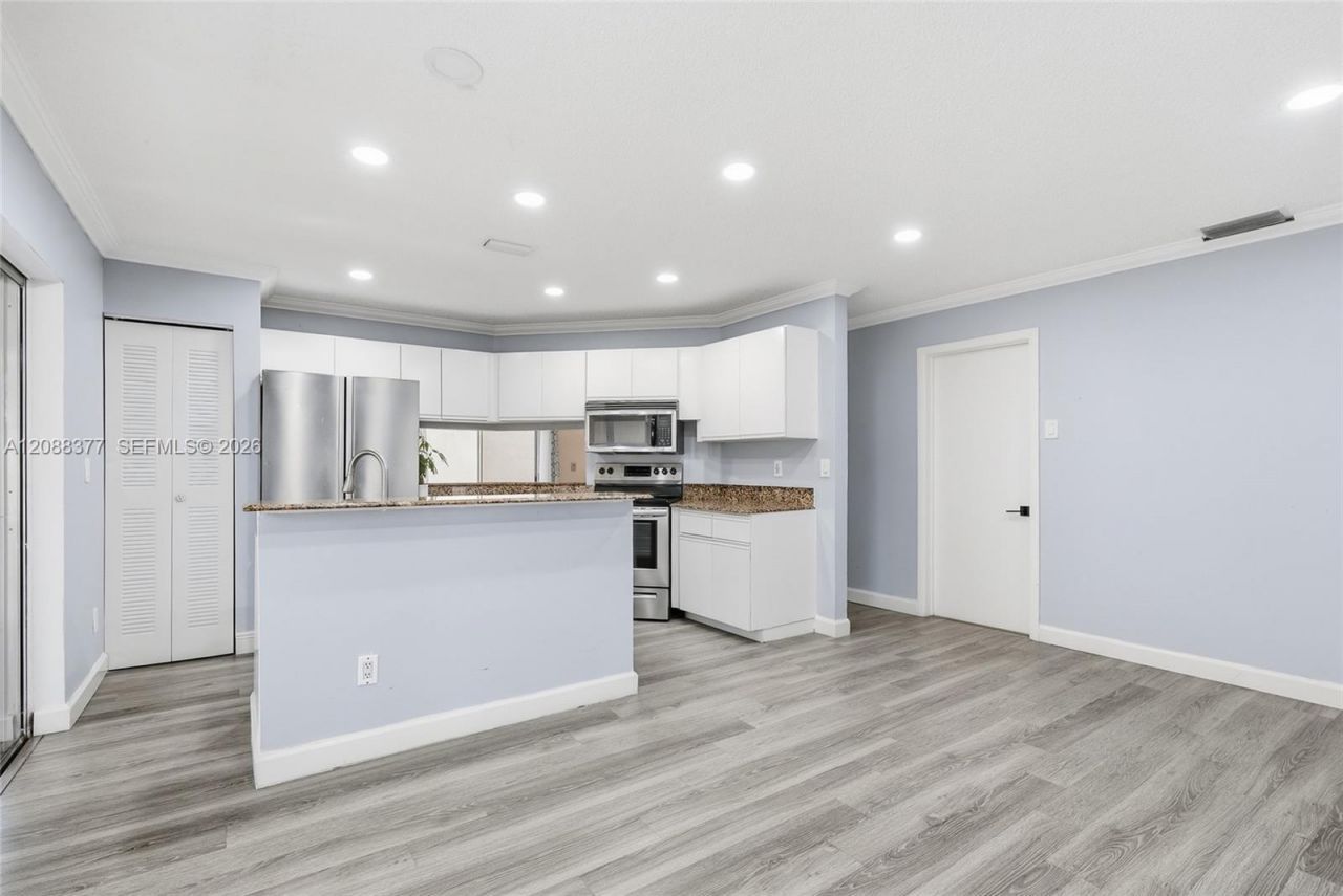 3724 NW 107th Ter, Sunrise, FL 33351 Photo
