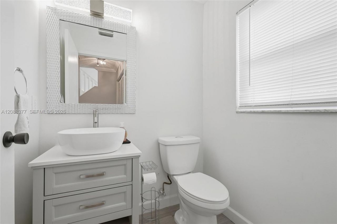 3724 NW 107th Ter, Sunrise, FL 33351 Photo