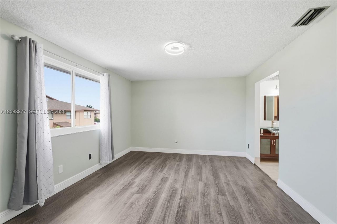 3724 NW 107th Ter, Sunrise, FL 33351 Photo