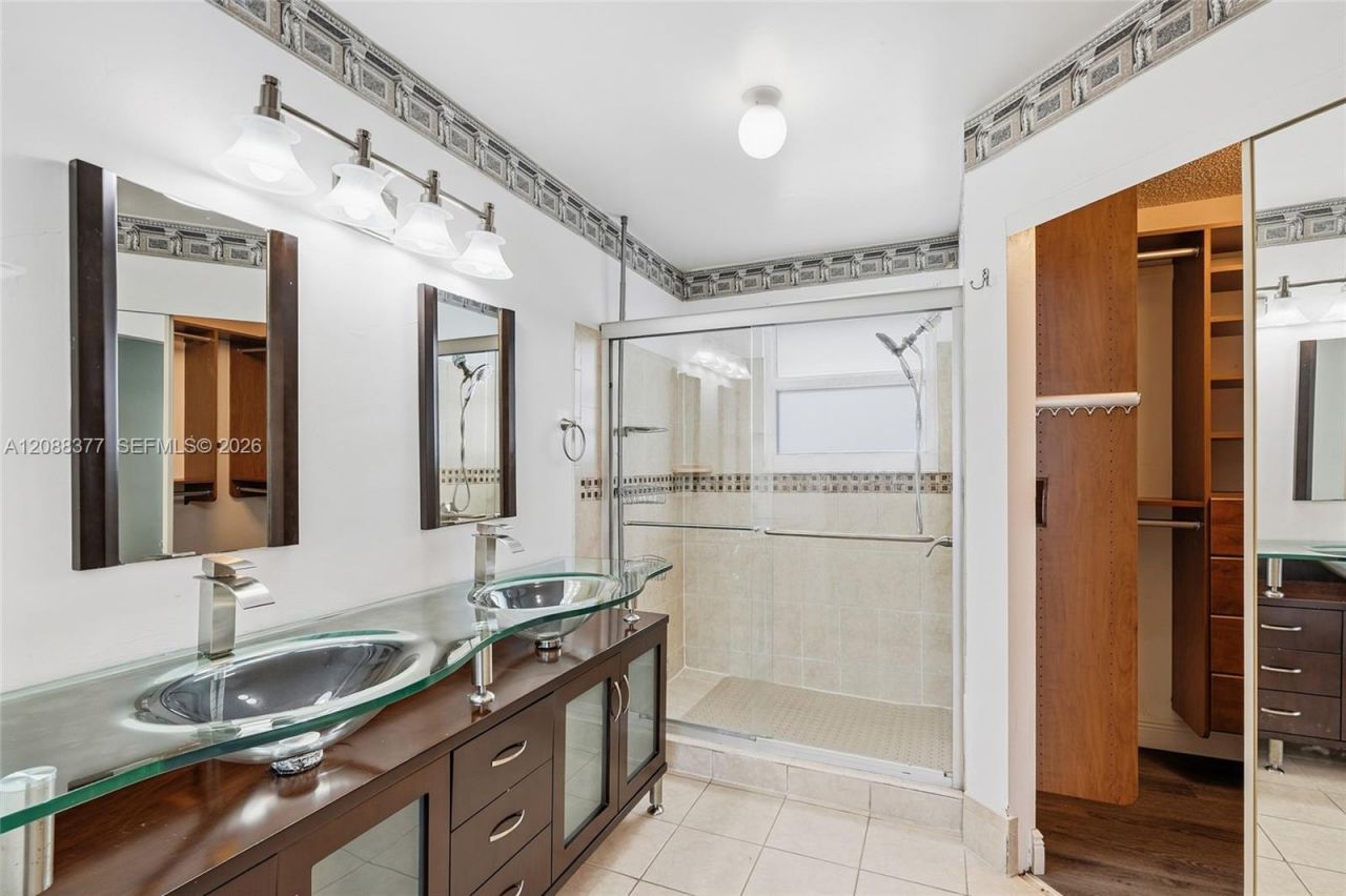 3724 NW 107th Ter, Sunrise, FL 33351 Photo