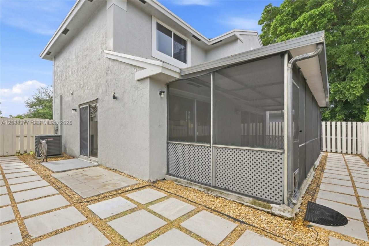 3724 NW 107th Ter, Sunrise, FL 33351 Photo
