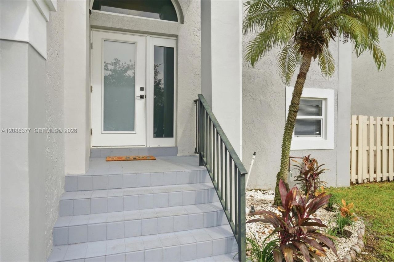 3724 NW 107th Ter, Sunrise, FL 33351 Photo