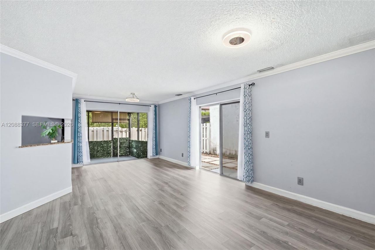 3724 NW 107th Ter, Sunrise, FL 33351 Photo