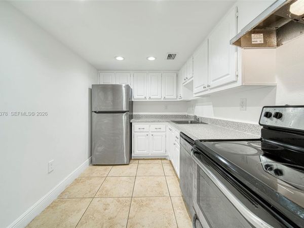 1805 Sans Souci Blvd , Unit 122, North Miami, FL 33181