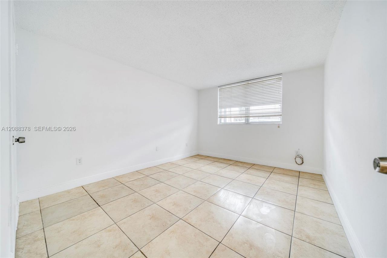 1805 Sans Souci Blvd, Unit 122, North Miami, FL 33181 Photo