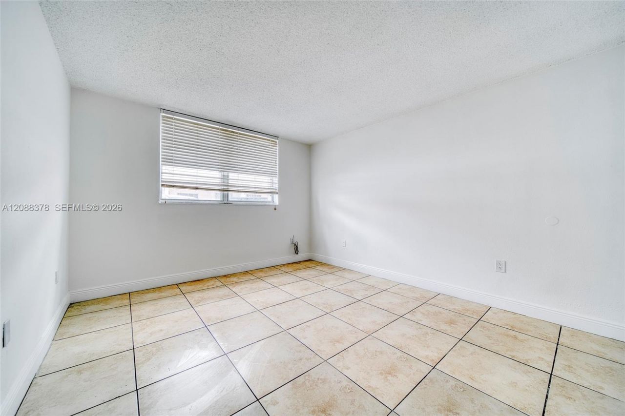 1805 Sans Souci Blvd, Unit 122, North Miami, FL 33181 Photo