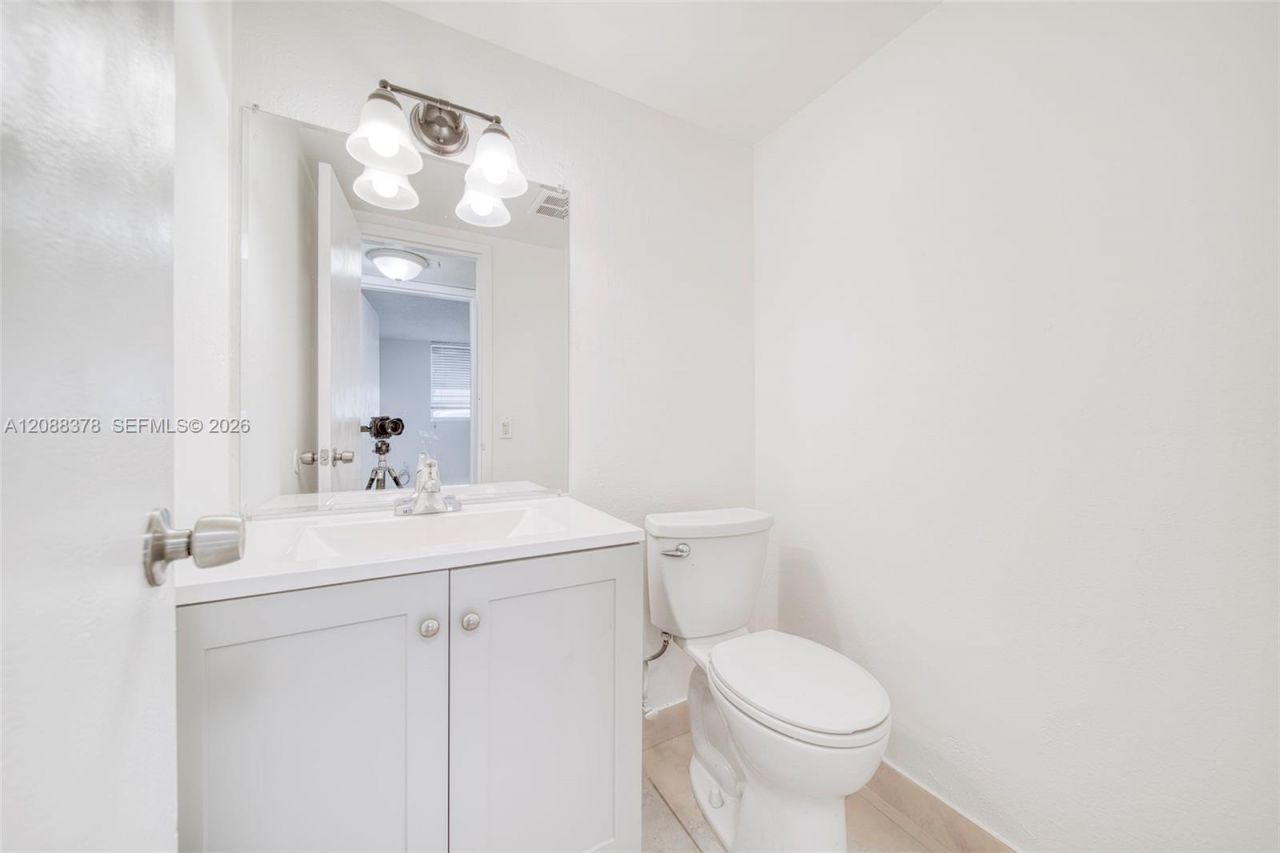 1805 Sans Souci Blvd, Unit 122, North Miami, FL 33181 Photo