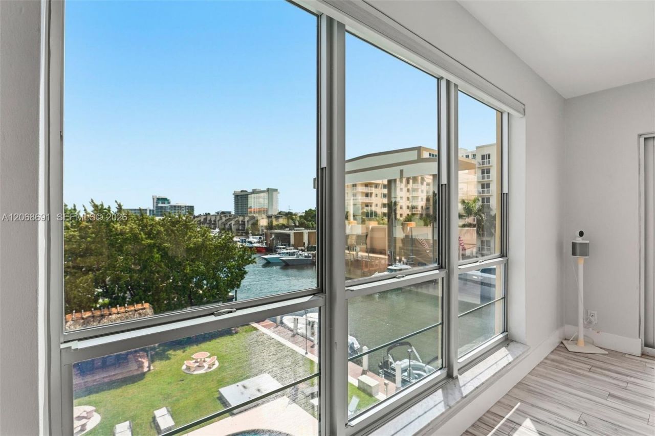 1700 SE 15th St, Unit 401, Fort Lauderdale, FL 33316 Photo