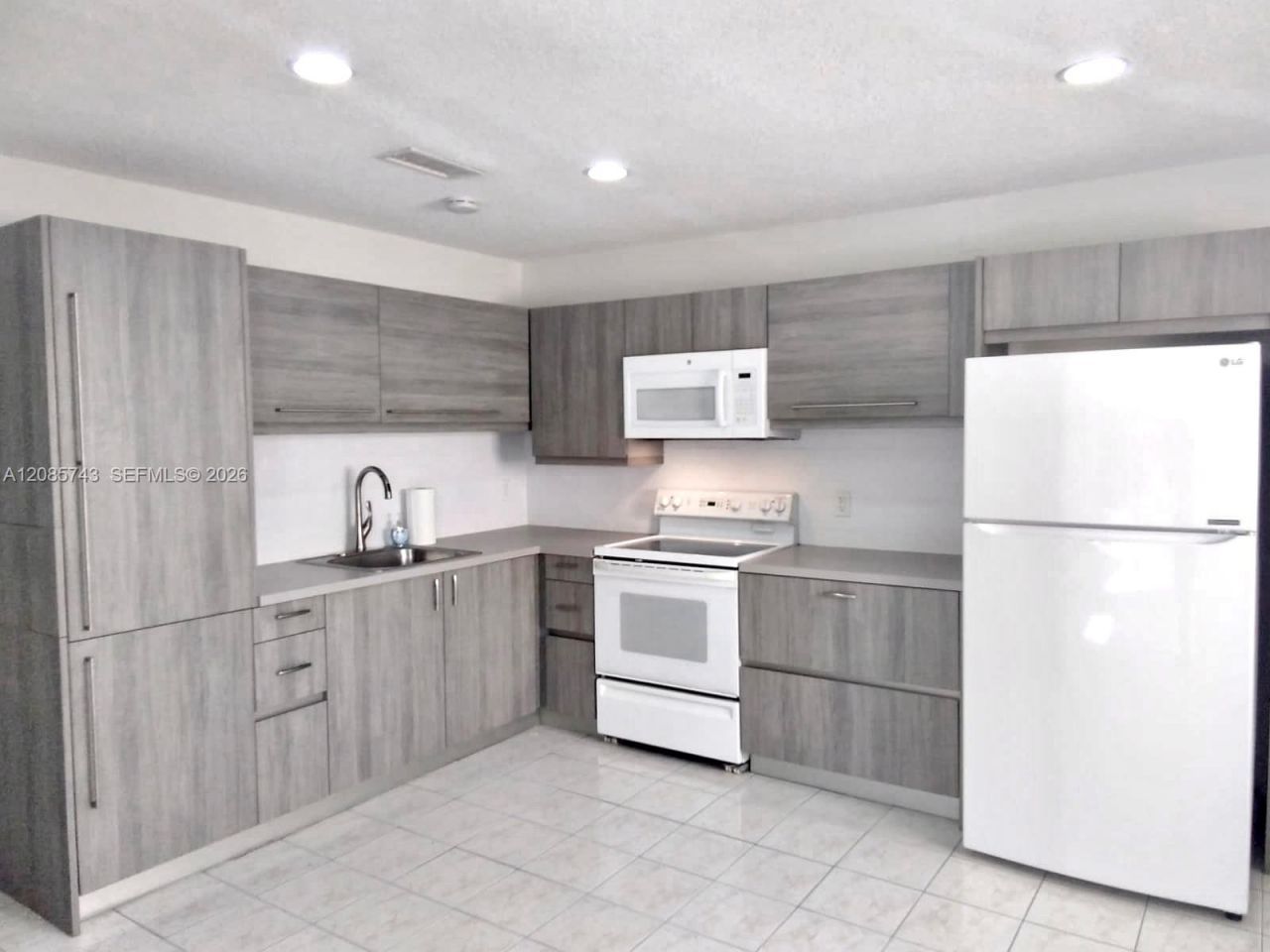 3304 SW 23rd St, Miami, FL 33145 Photo