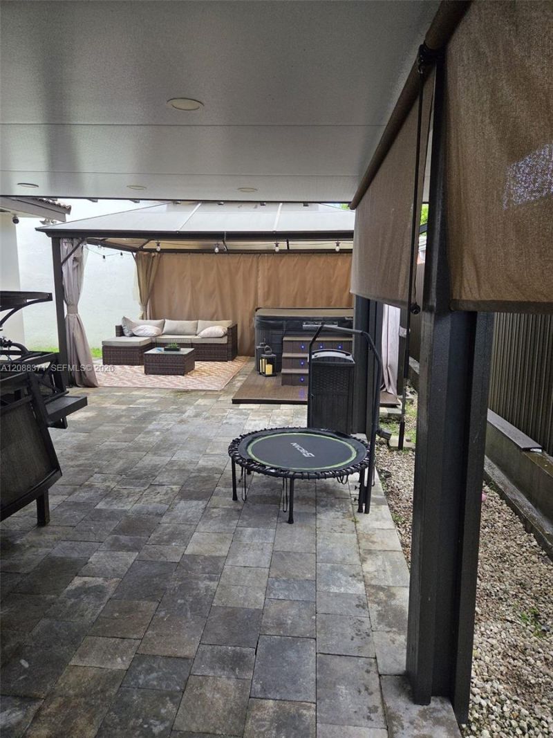 9085 NW 117th St, Hialeah Gardens, FL 33018 Photo