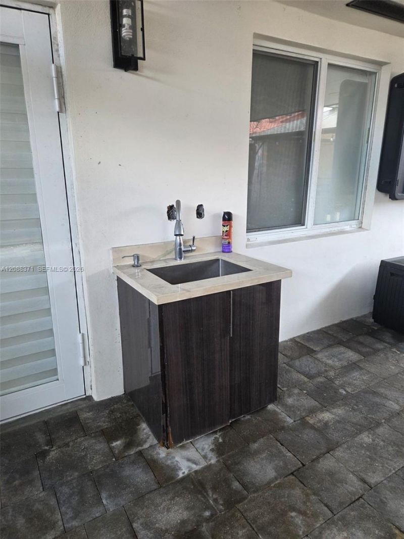 9085 NW 117th St, Hialeah Gardens, FL 33018 Photo