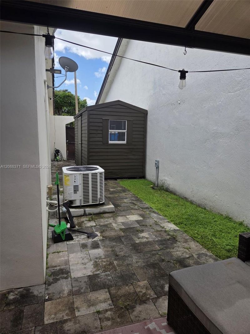9085 NW 117th St, Hialeah Gardens, FL 33018 Photo