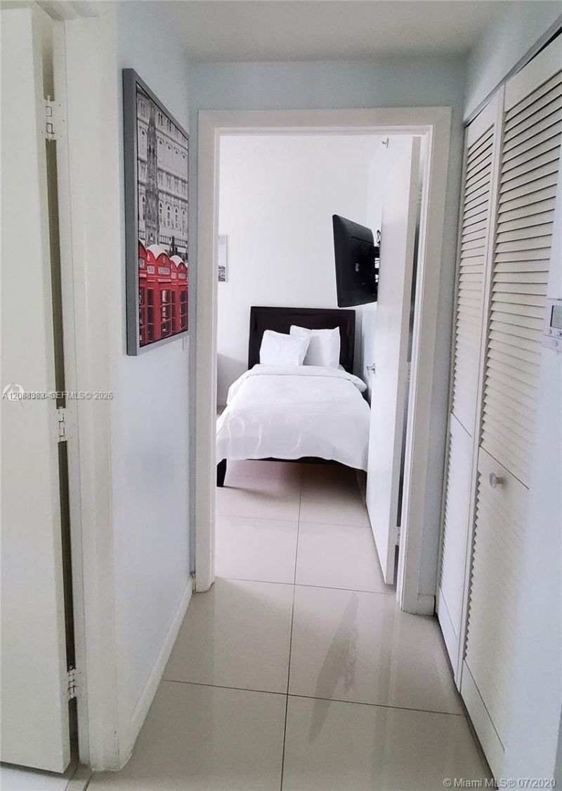 185 SE 14th Ter, Unit 1203, Miami, FL 33131 Photo