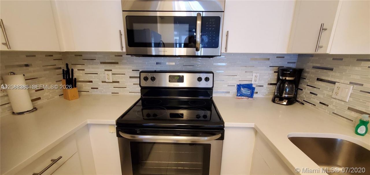 185 SE 14th Ter, Unit 1203, Miami, FL 33131 Photo