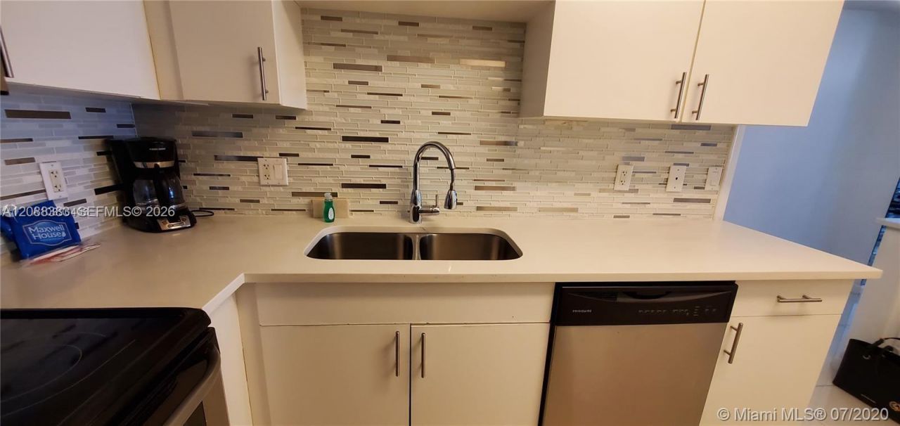 185 SE 14th Ter, Unit 1203, Miami, FL 33131 Photo