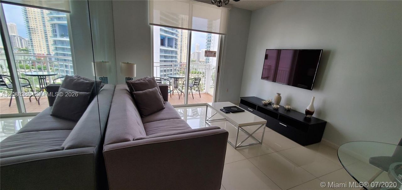 185 SE 14th Ter, Unit 1203, Miami, FL 33131 Photo
