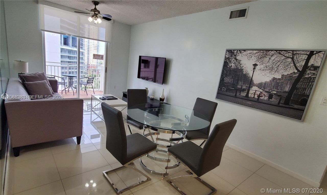 185 SE 14th Ter, Unit 1203, Miami, FL 33131 Photo