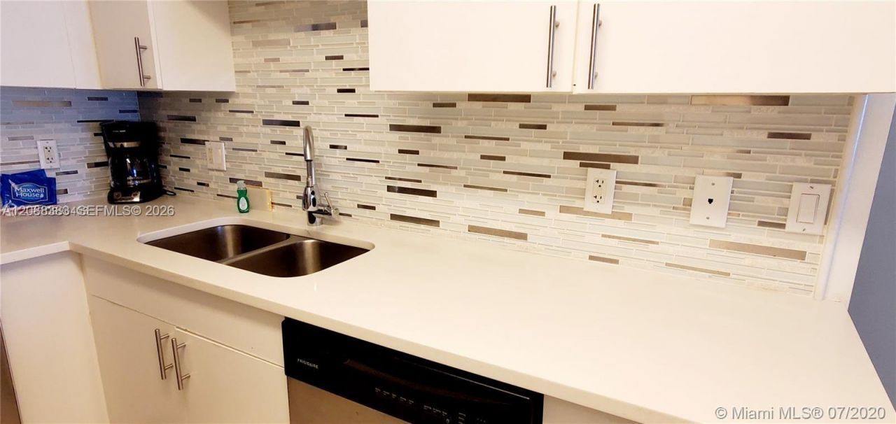 185 SE 14th Ter, Unit 1203, Miami, FL 33131 Photo