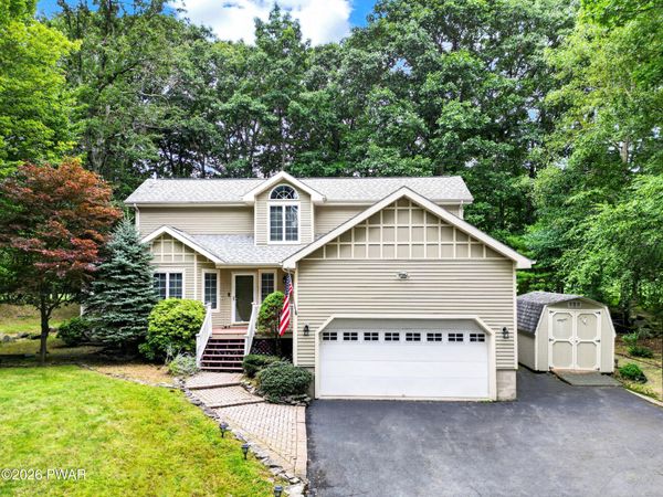 138 Eastwood Drive , Greentown, PA 18426