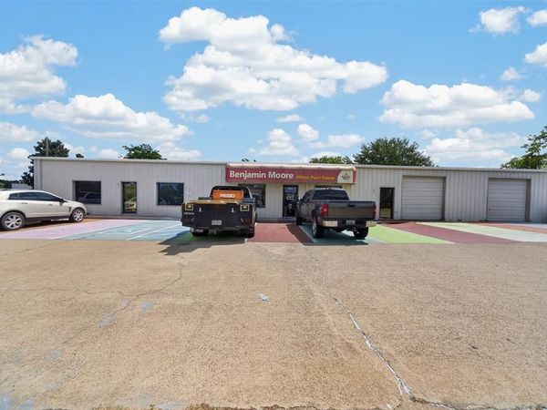 908 N Palestine Street , Athens, TX 75751