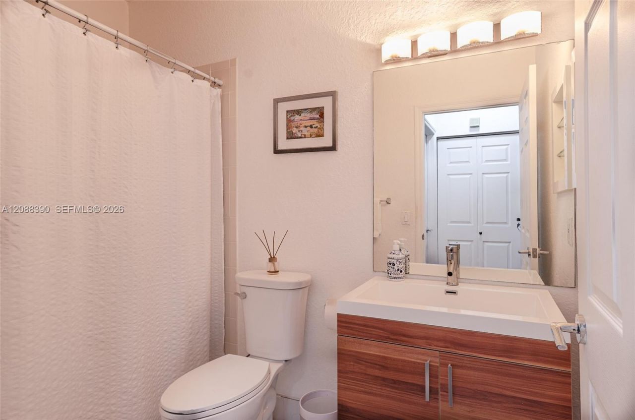 1115 Cherrypalm, Hollywood, FL 33019 Photo