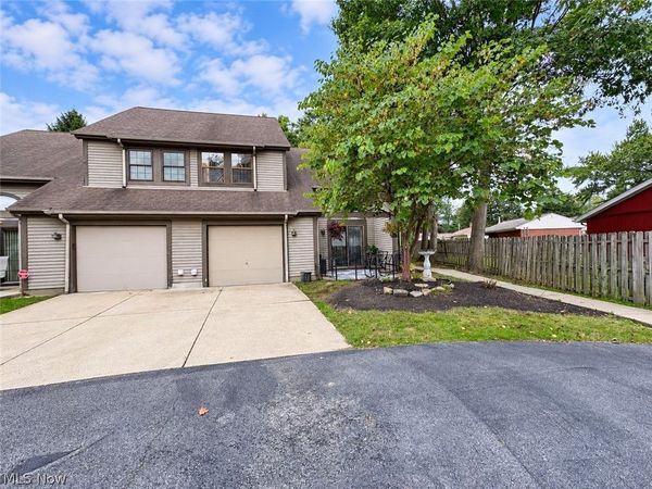3831 NE Northwoods Court NE, Unit 4, Warren, OH 44483