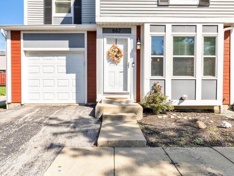 867 Pineway Drive, Columbus, OH 43085 Photo 2