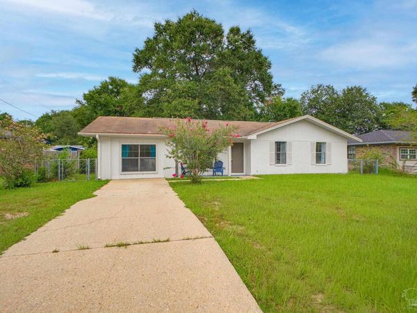 5922 Independence Dr, Milton, FL 32570