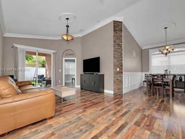 2327 NE 37th Ter , Homestead, FL 33033
