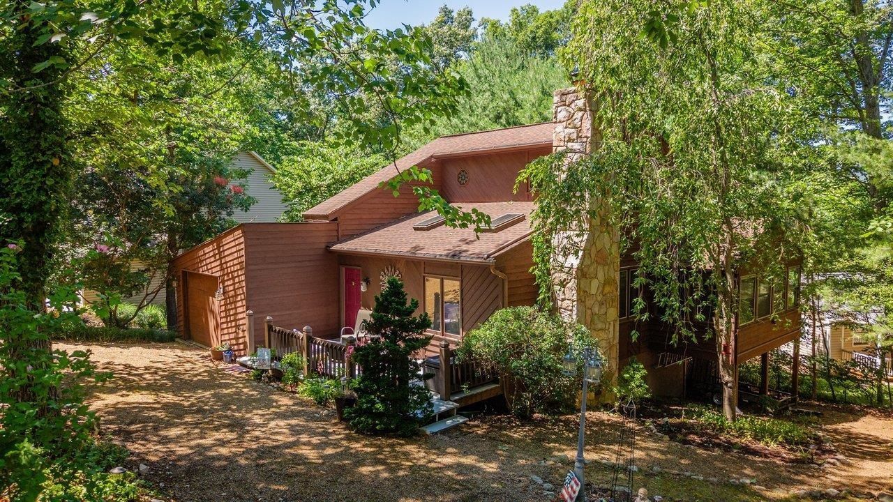 636 FLOWER DR primary photo
