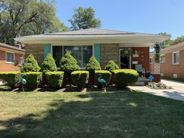 21920 Cloverlawn Street, Oak Park, MI 48237