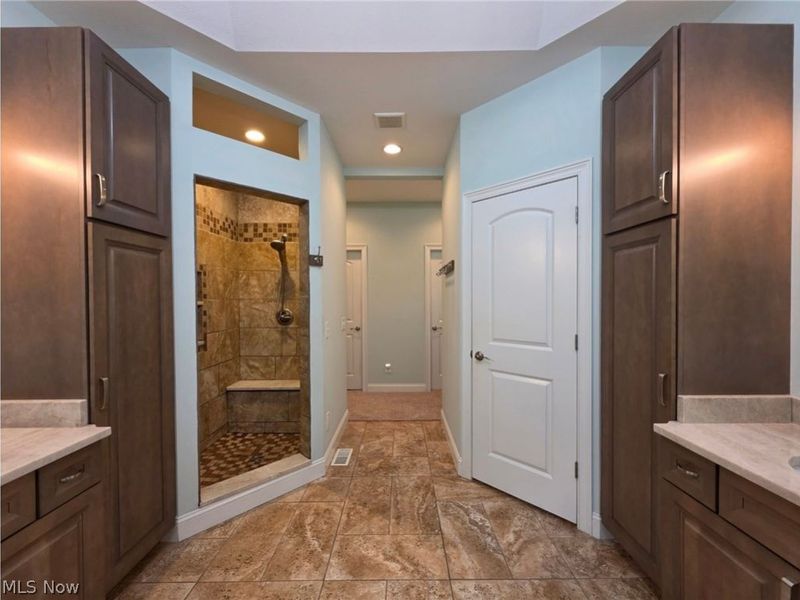 8487 Center Street , Mentor, OH 44060 Photo 24