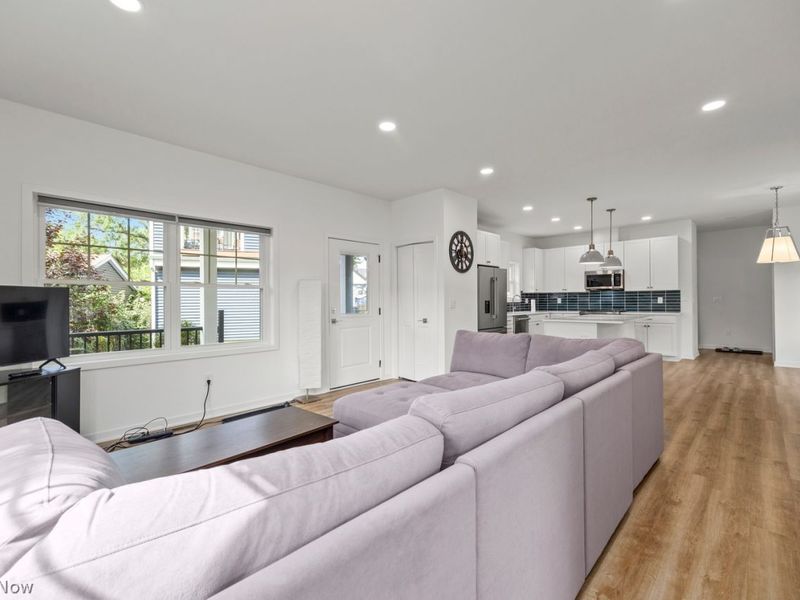 3527 Siam Avenue, Cleveland, OH 44113 Photo 6