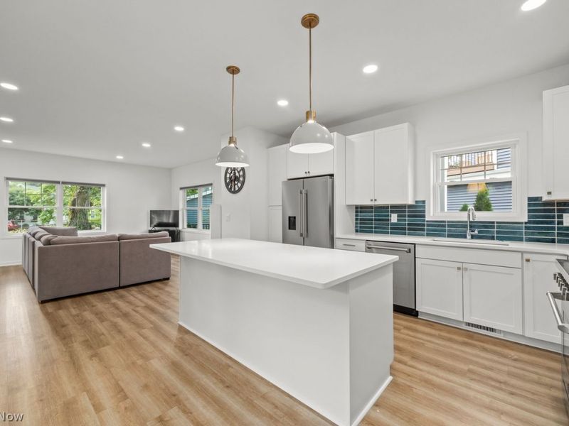3527 Siam Avenue, Cleveland, OH 44113 Photo 8