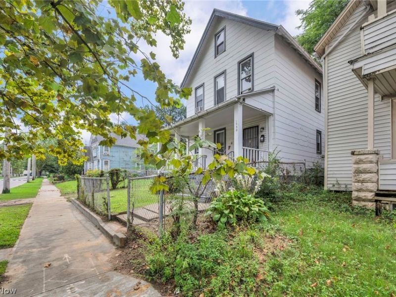 1352 Giddings Avenue , Cleveland, OH 44103 Photo 2