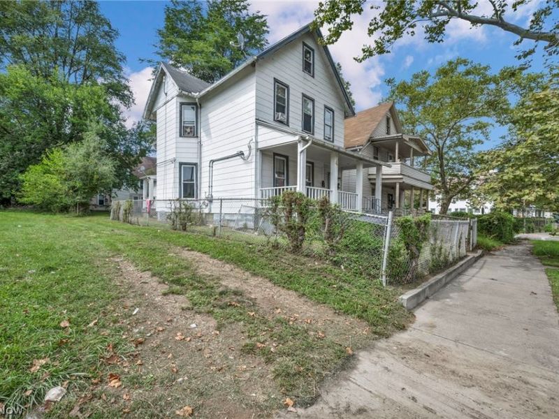 1352 Giddings Avenue , Cleveland, OH 44103 Photo 3