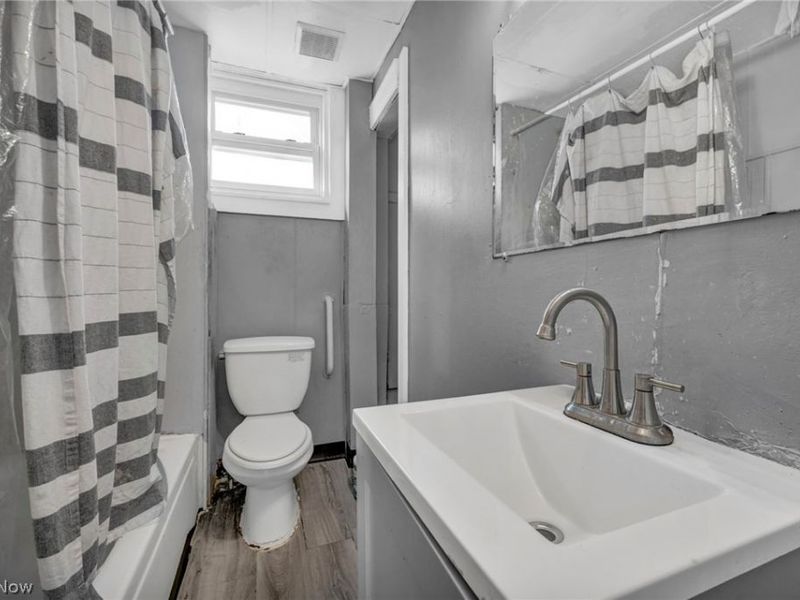 1352 Giddings Avenue , Cleveland, OH 44103 Photo 37