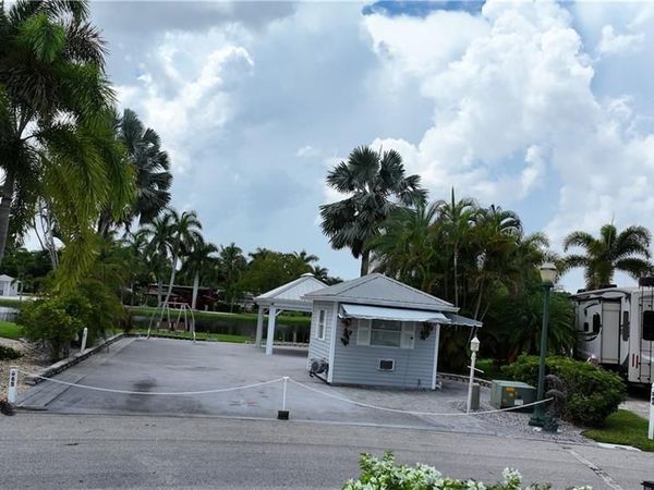 10210 Surfwood CT , FORT MYERS, FL 33905