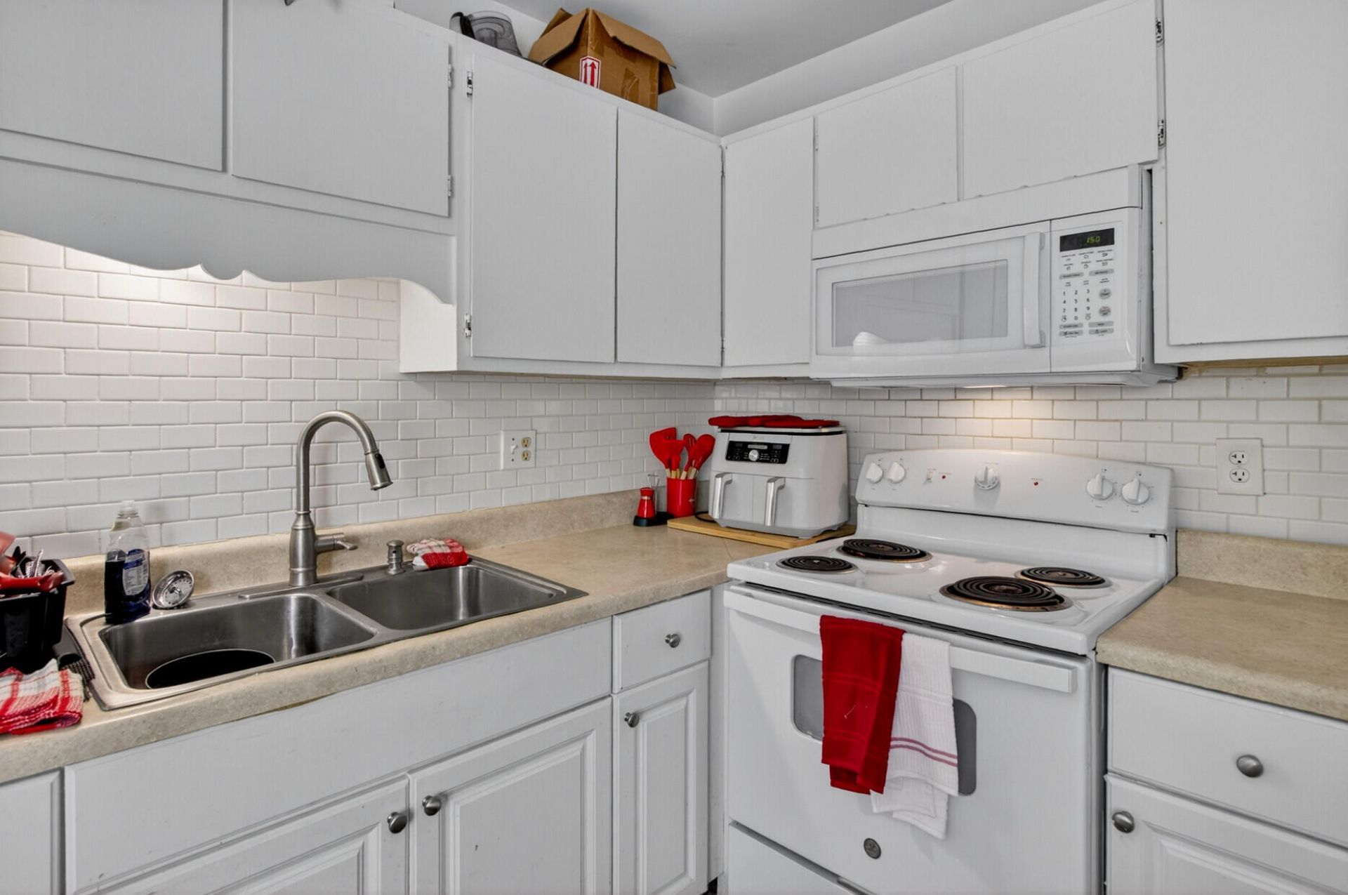 5031 Chateau Avenue Photo 8