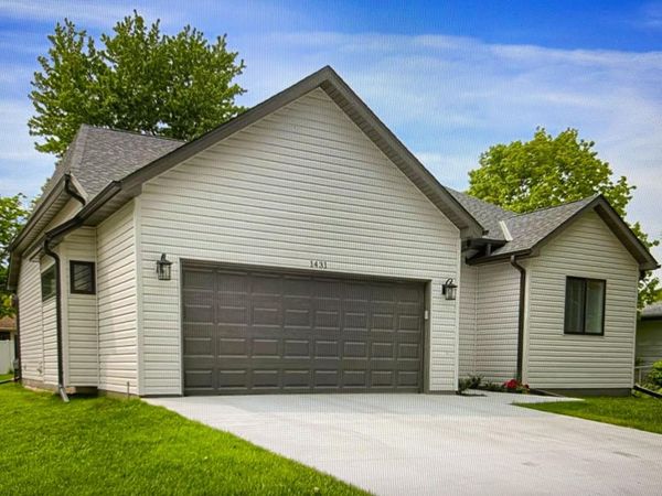 1431 Sumter Avenue N, Golden Valley, MN 55427