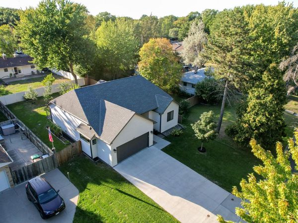 1431 Sumter Avenue N, Golden Valley, MN 55427