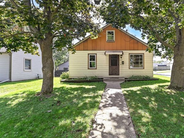 425 Maple AVENUE, Hartford, WI 53027
