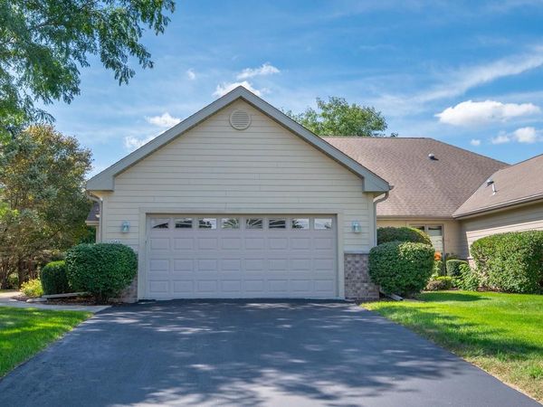7043 S Lannonstone COURT, Franklin, WI 53132